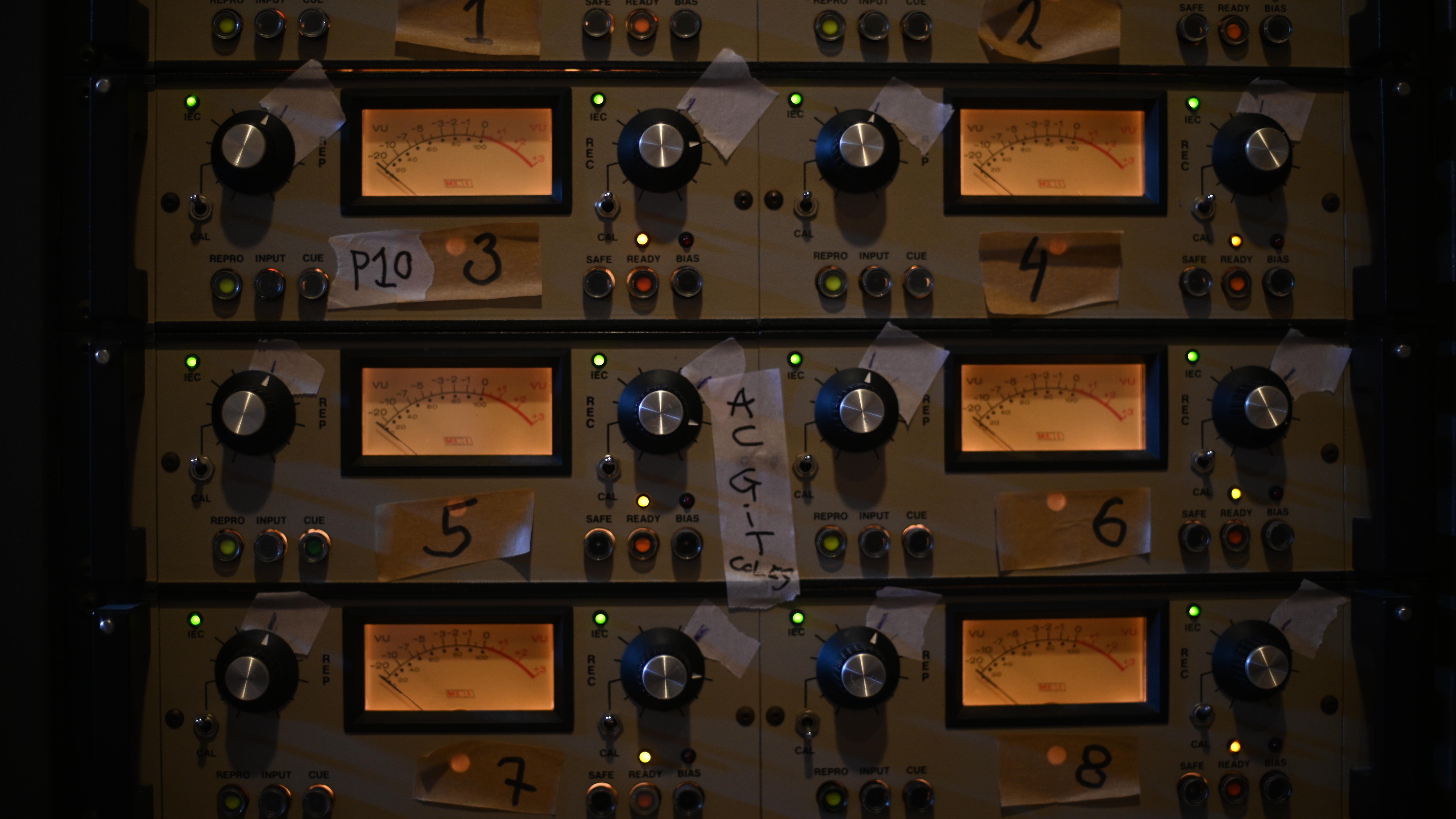 FabFilter Learn - Compression - Compression techniques: bus, parallel and bus